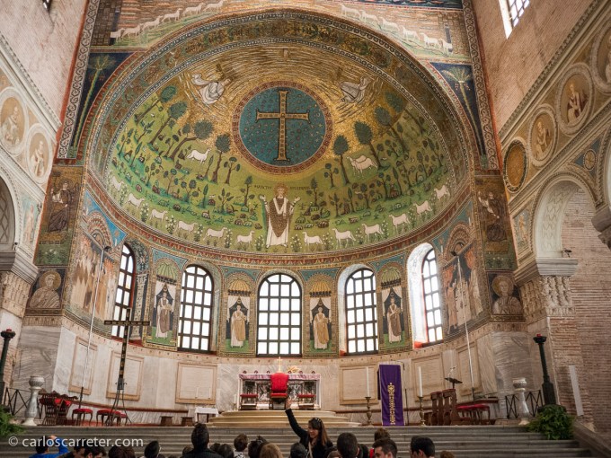 También tuve ocasión de conocer en ese viaje las bonitas basílicas bizantinas de Rávena. Quizá la más espectacular la de Sant'Apollinare in Classe.