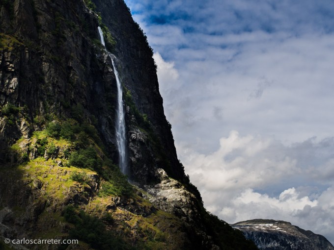 Aunque claro, lo suyo en Noruega es la naturaleza. Los fiordos, los saltos de agua, las montañas,... como el área declarada patrimonio de la humanidad por la UNESCO en el Nærøyfjord.