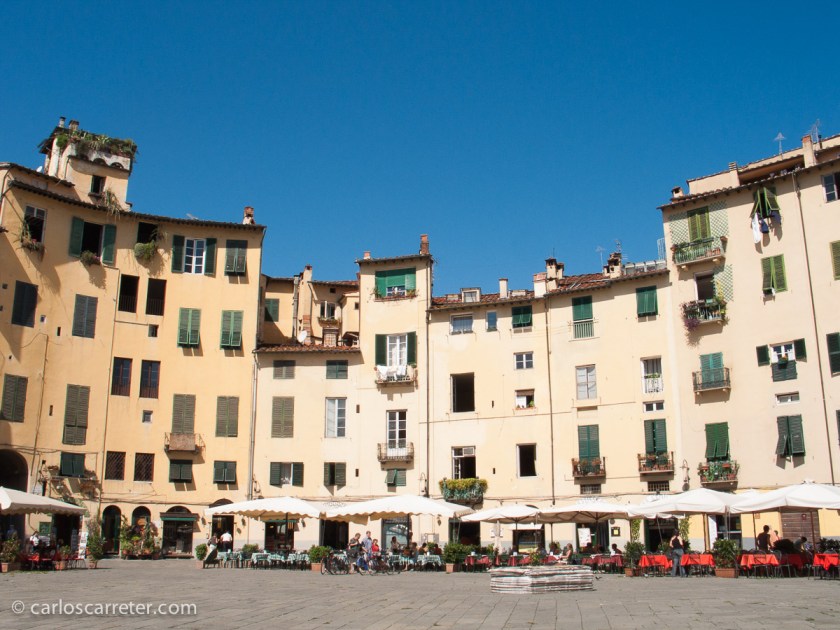2005 - Piazza Anfiteatro, Lucca (Italia)