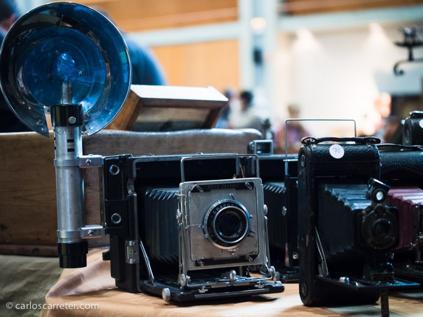 Hace unos años, o décadas, el reportaje de los óscares lo cubrirían los reporteros gráficos con "speedgraphics" como la de la foto.