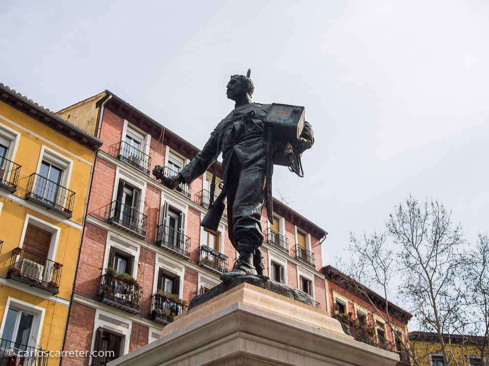 Cascorro, héroe de la guerra de cuba, disfrutaba hoy del tibio sol de finales de invierno.