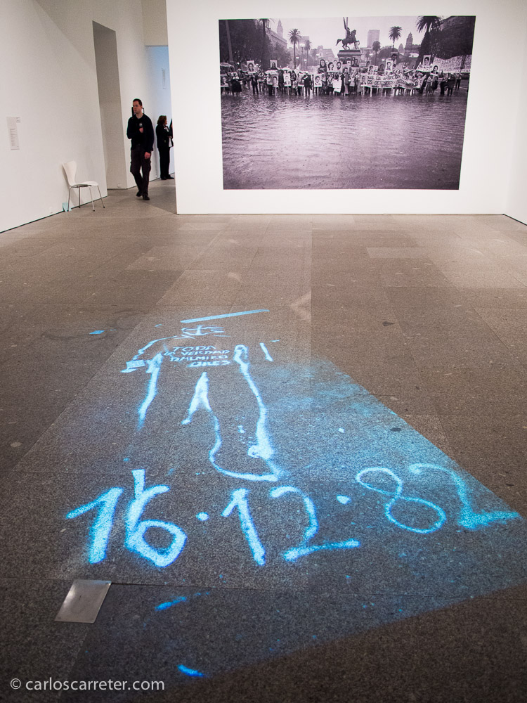 Además de la exposición de Robert Adams, visitamos también un interesante exposición sobre la convulsa historia de la América Latina en los años ochenta del siglo XX.