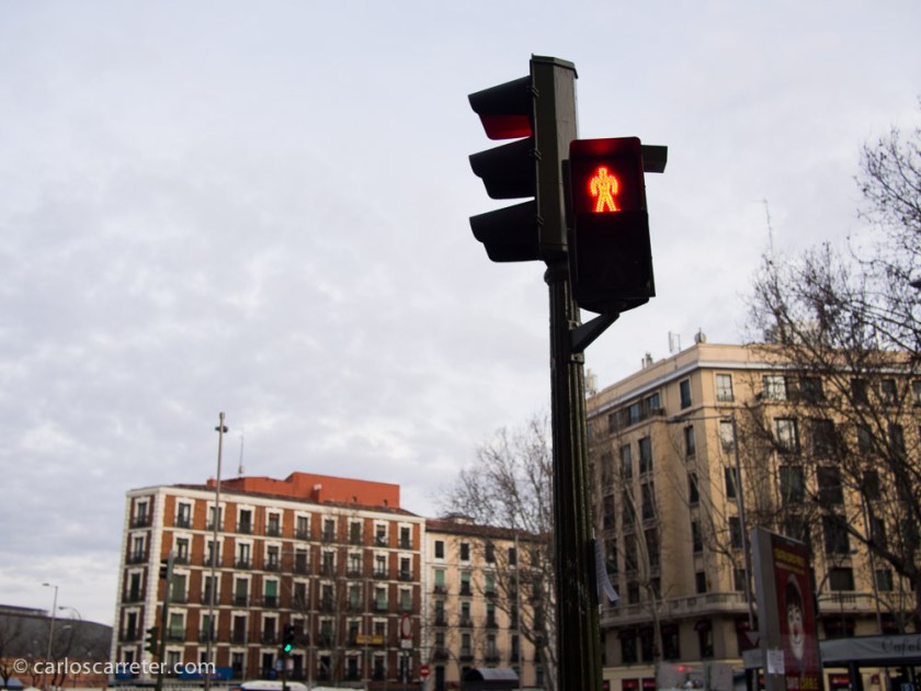 Salgo con prisas de la librería del museo. La estación está cerca, pero no me apetece llegar excesivamente justo de tiempo.