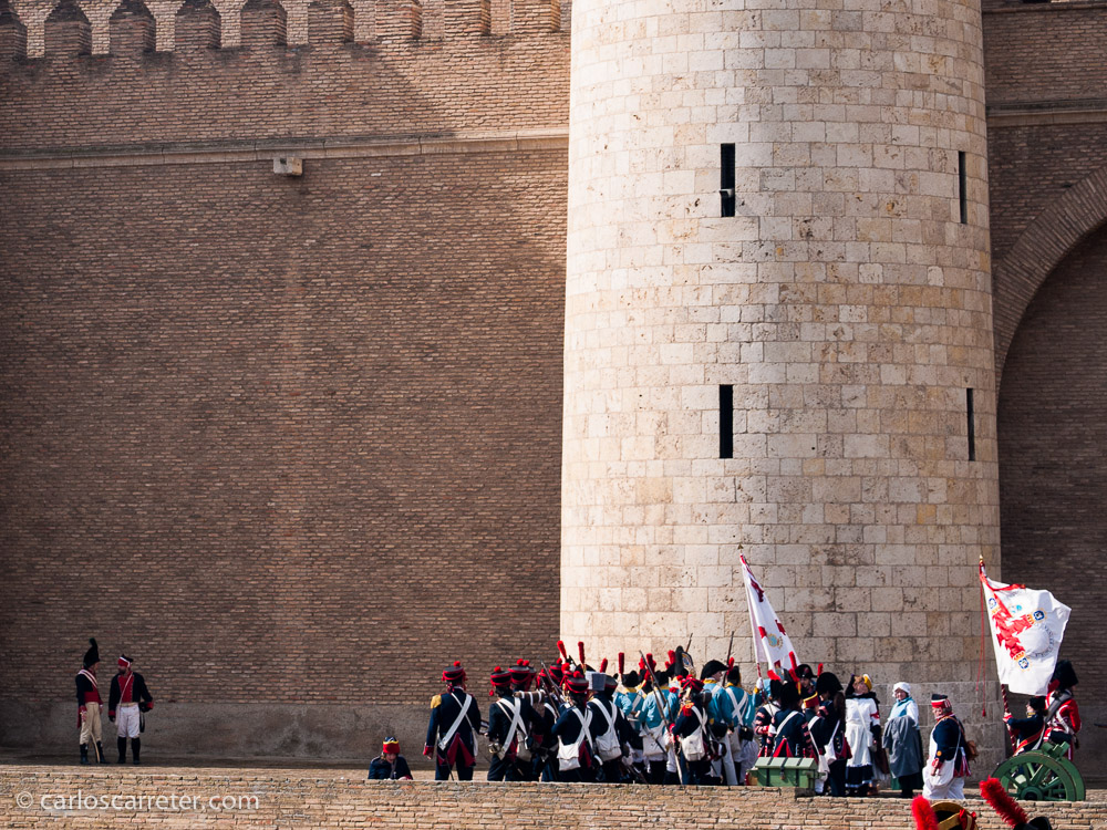 Hablando de cosas de aquella época, este fin de semana se ha "recreado" el final de los sitios de Zaragoza, durante las guerras napoleónicas.
