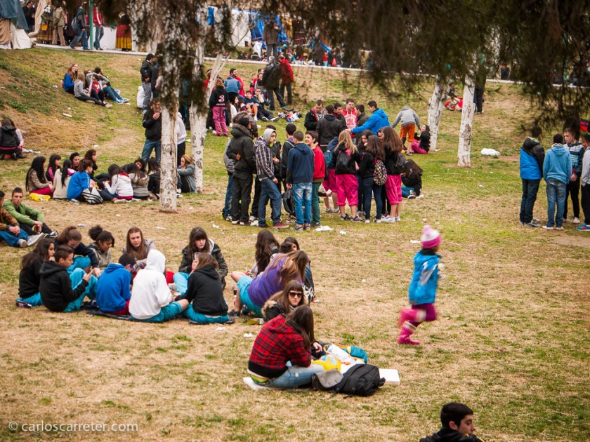 No sé si había mucha o poca gente en el parque, porque en los últimos años, trabajando en Huesca, esta fiesta la trabajaba. Pero la que había comiendo era fundamentalmente gente muy joven.