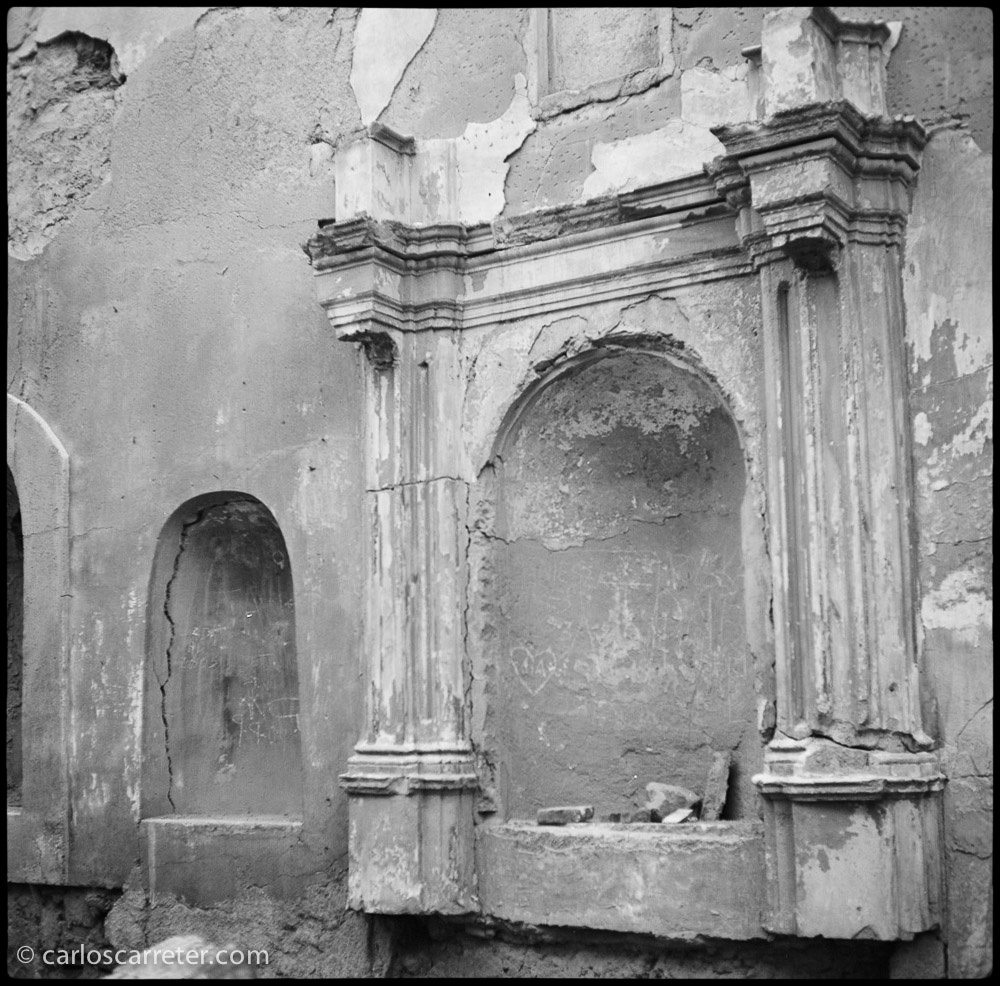 Una iglesia que sufre las consecuencias de la guerra es el principal escenario de la película. Como la del pueblo abandonado de Rodén, aunque no cayeran los proyectiles sobre ella.