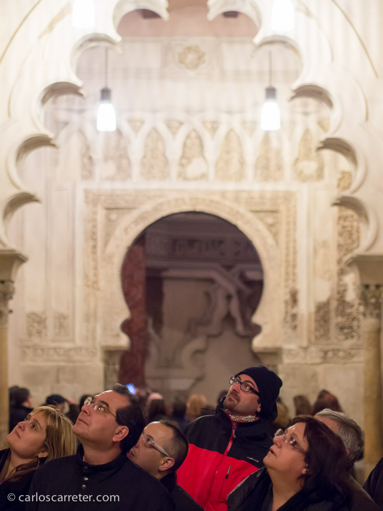 Y en general siguieron las explicaciones de las guías con interés, especialmente en las zonas del palacio donde la presencia musulmana se hace más notable.