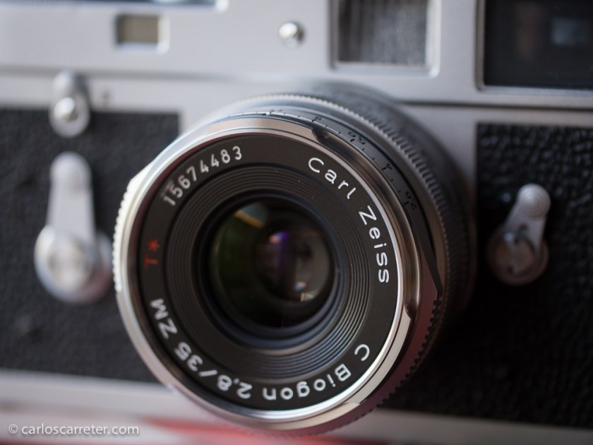 El bello objeto fotográfico montado sobre la M2.