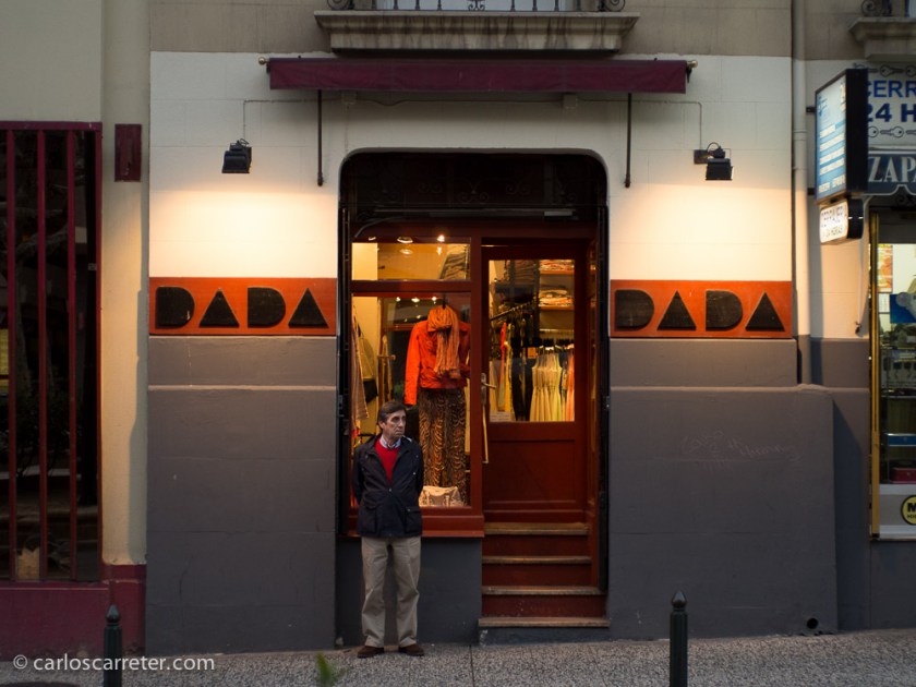 Ayer estuve probando un chisme nuevo, por Zaragoza, mientras hacía reacados. Un chisme fotográfico. Os lo cuento un día de estos.