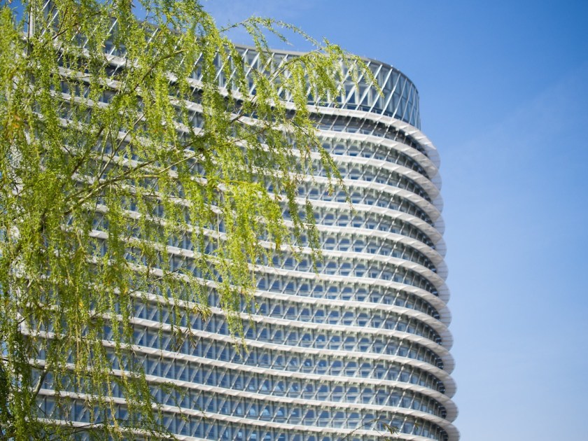 Como no todo el mundo sabía como llegar, y para no dispersarnos, quedamos en el estacionamiento bajo la Torre del Agua, para ir todos juntos hasta PLAZA.