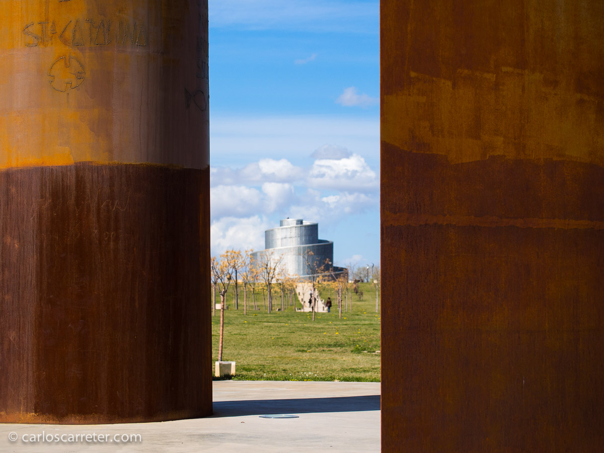 Dado que estamos casi en las horas centrales del día, o sin casi al final de la mañana, hay que jugar con los contraste del color y las formas, para dar un interés a las fotos que la luz no permite.