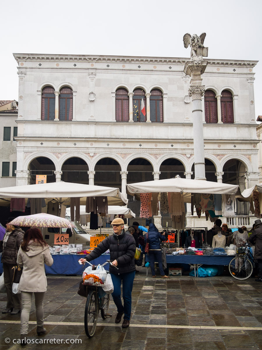 En la Piazza dei Signori, Padua.