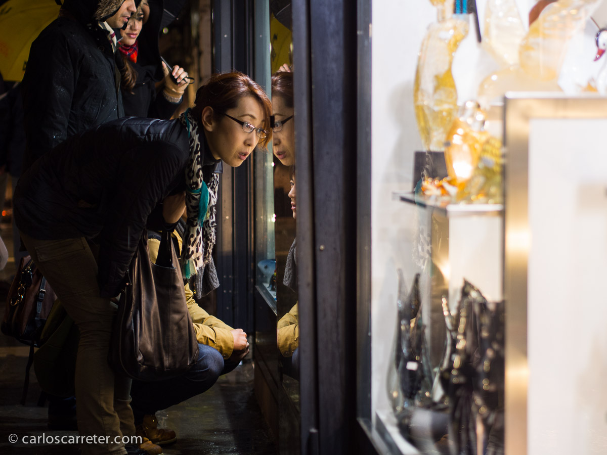 De tiendas junto al puente de Rialto, Venecia.