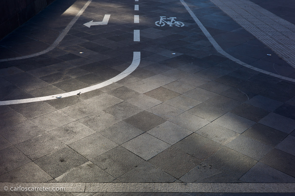 Estuve en modo experimental, recuperando para una cámara actual el viejo Summicron-C 40/2 de los años 70. Es un objetivo estupendo.