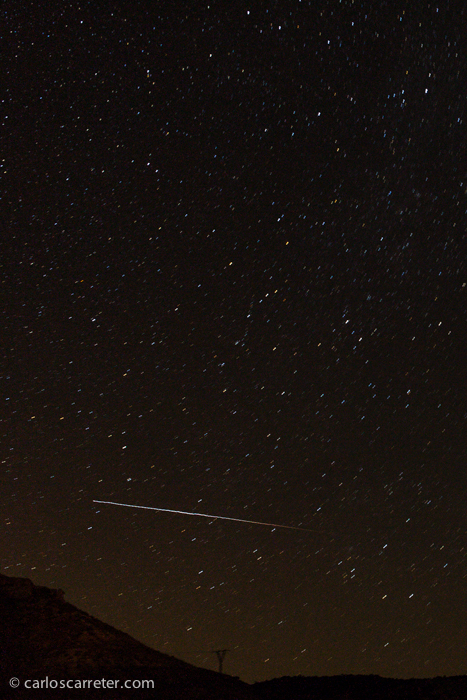 Estela de lo que posiblemente no fue una perseida, sino la trayectoria de un vehículo de origen humano.