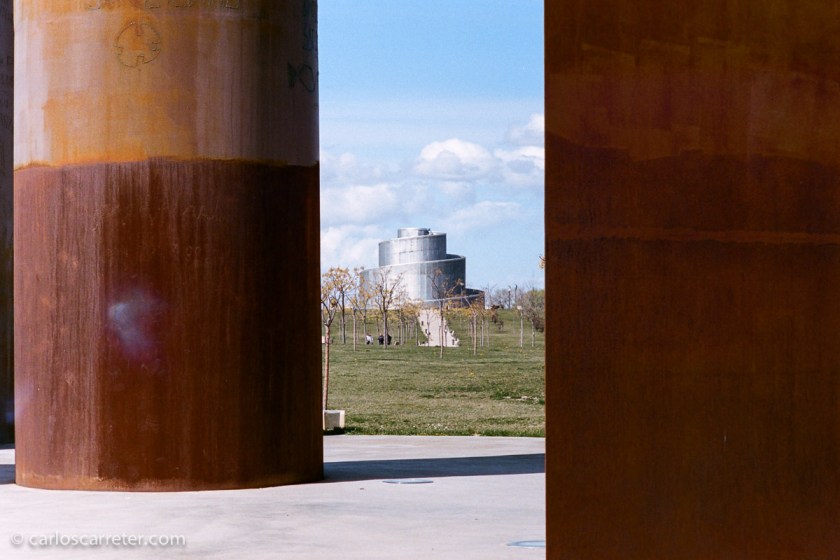 Ya que la tenía, me llevé la Leica M2 con un Carl Zeiss C-Biogon 35/2,8 a la quedada de FeZ en el Parque Lineal de Plaza.