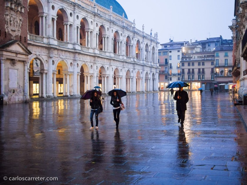 Palazzo que tiene su répica en la Basilica Palladiana de Vicenza.