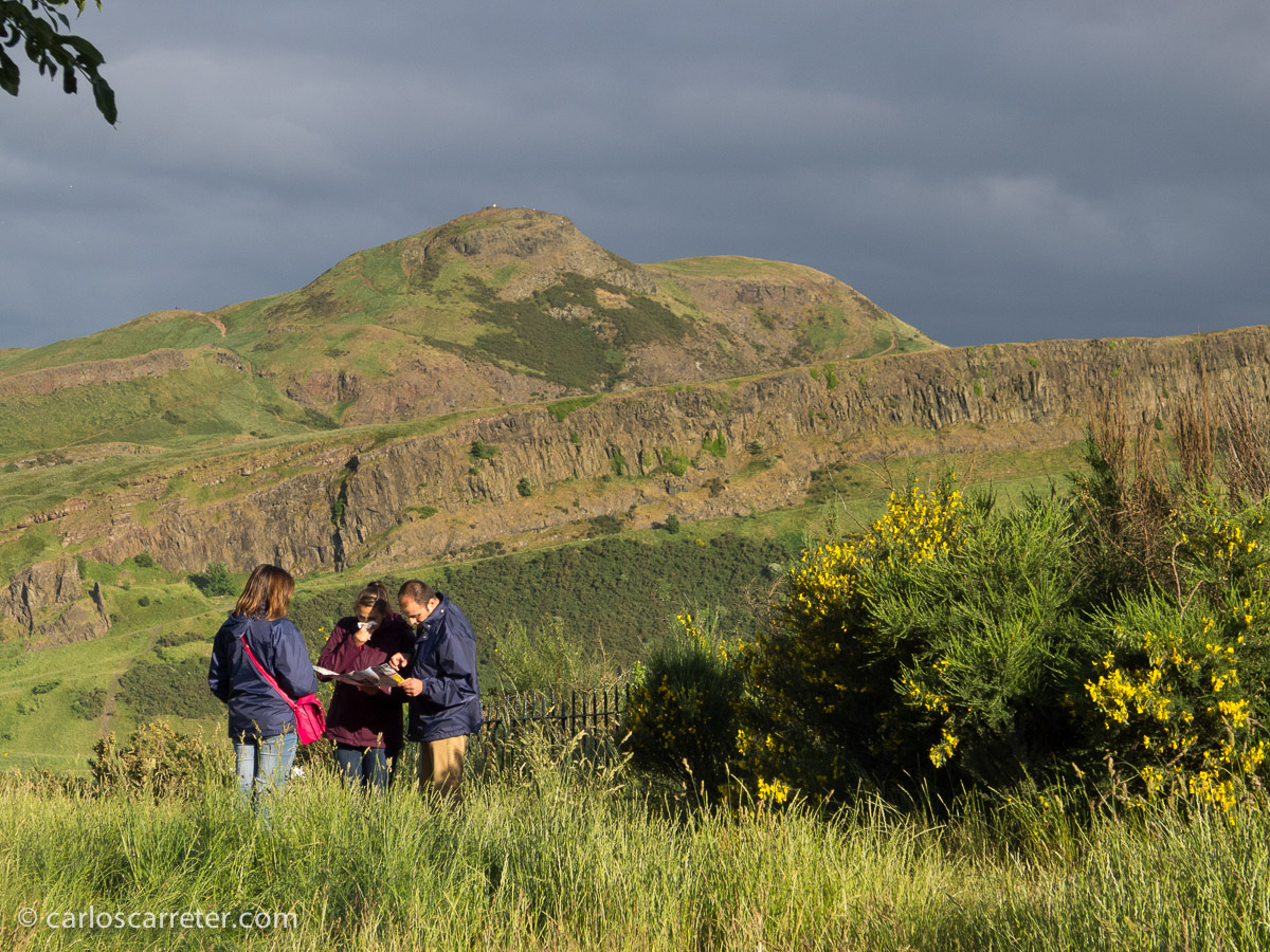 Vacaciones en julio en Escocia, disfrutando mucho del Parque de Holyrood en Edimburgo.