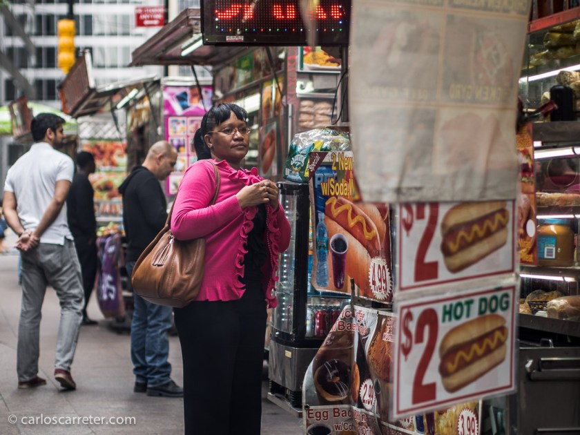 Sin embargo, en el reino de lo políticamente correcto, no hace falta ser un lince para notar que la igualdad social es todavía una utopía. Pero no miremos la viga en el ojo ajeno, que en todas partes cuecen habas.