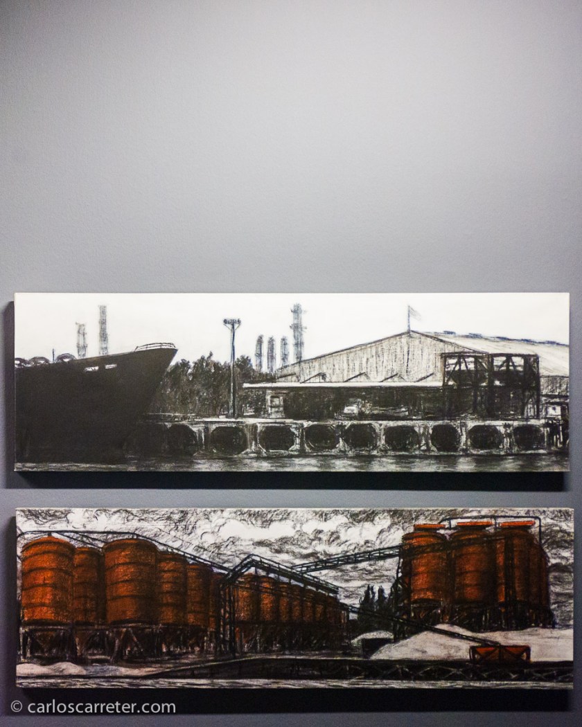 Nos ofrecen algunas muestras del arte que originó el viaje, como estos estupendos carboncillos sobre tela de Félix Eleazar Rodríguez sobre la industrialización a orillas del río.