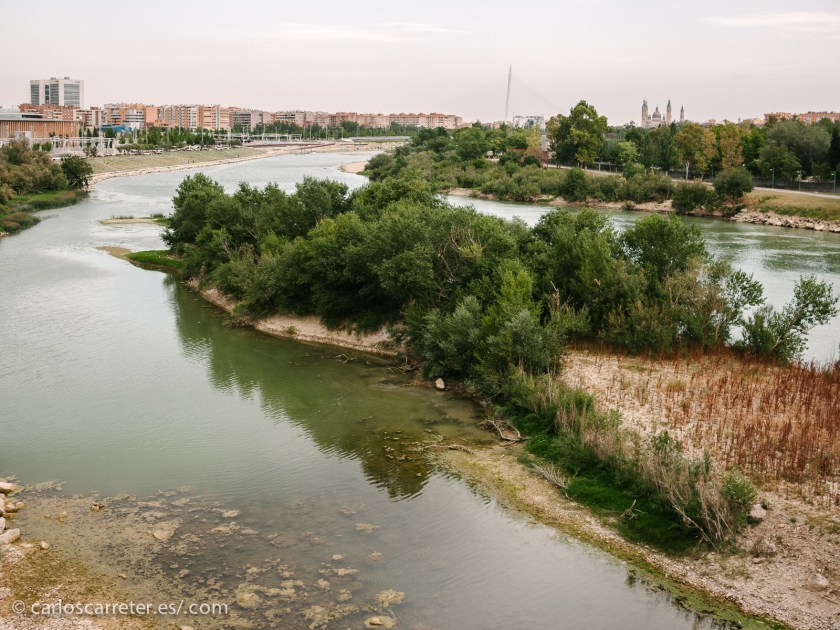 El calor y el bochorno han nublado la ciudad, sin que haya habido gran riesgo de que rompiese a llover en ningún momento.