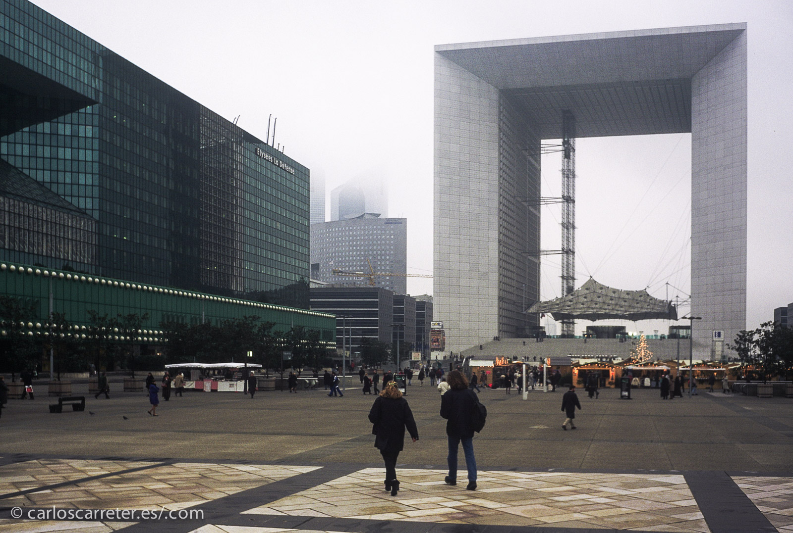 Un París gris y frío, frente a las luminosas y cálidas tierras del señor Linh...