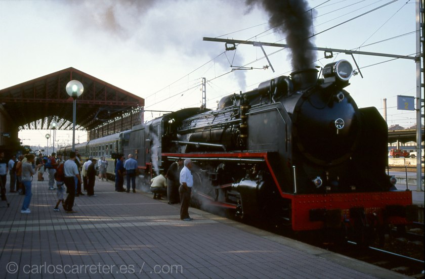 León es la ciudad en la que transcurren la mayor parte de las "aventuras" de este "principito" moderno; lugar en la que estuve hace ya catorce años, admirando un fenomenal locomotora de vapor, de las de antaño.