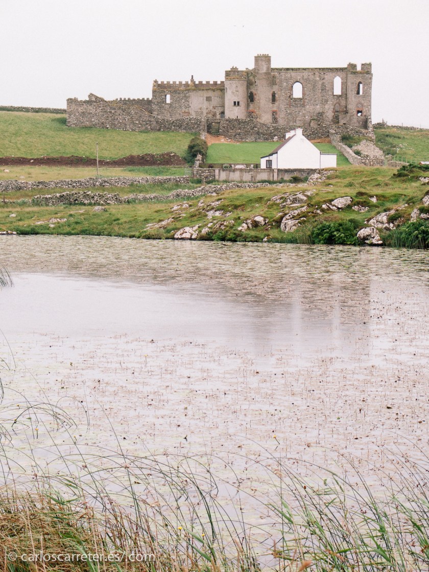 Nos iremos a Irlanda, como lo hace Ullman para rodar la película. Bien elegida la localización por las contradicciones entre modernidad y tradición religiosa que ha sufrido históricamente.