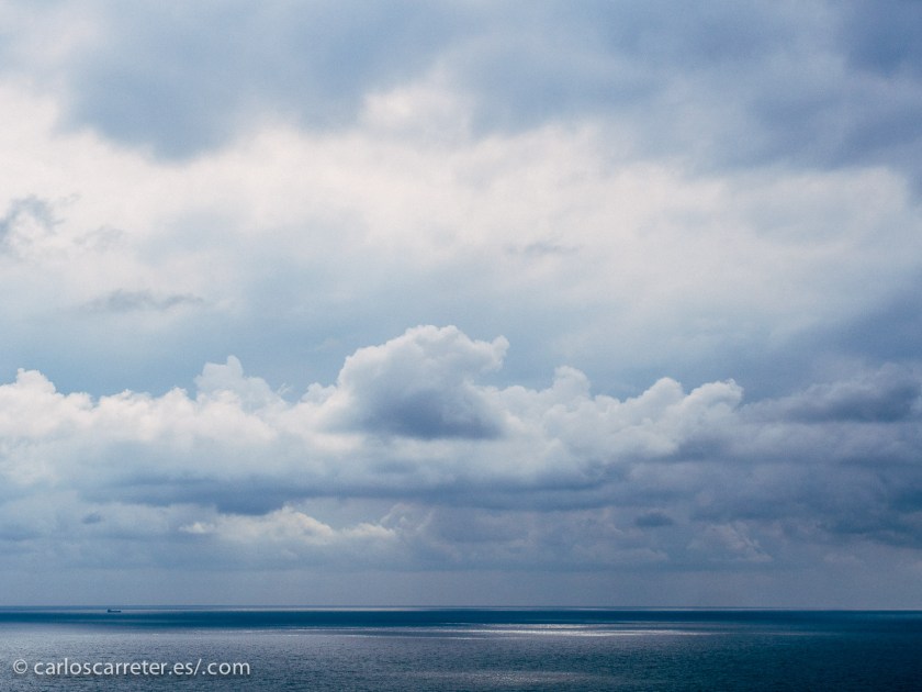 Dejando aparte las enormes olas de marea que lo recorren, el enlentecimiento del paso del tiempo debido al efecto de la gravedad, tiene unas posibilidades y unas consecuencias tremendas.
