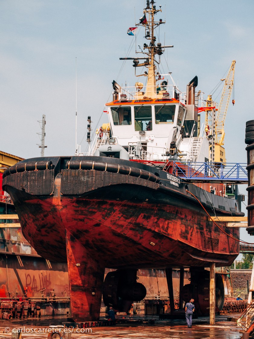 No he tenido la oportunidad de visitar Hong Kong... todavía... porque tentarme me tienta. Así que tiraré de otra ciudad portuaria para ilustrar el relato de un marino, Hamburgo.