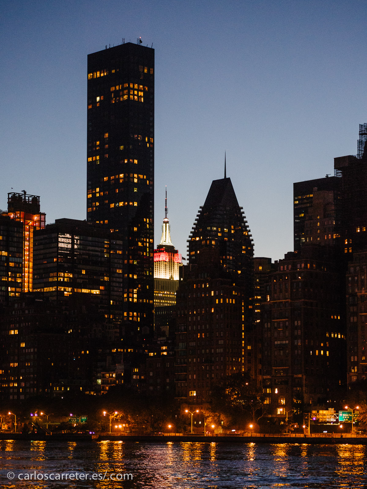 Y qué mejor que un anochecer en Manhattan como se ve desde la isla de Roosevelt. Bonito, ¿verdad?