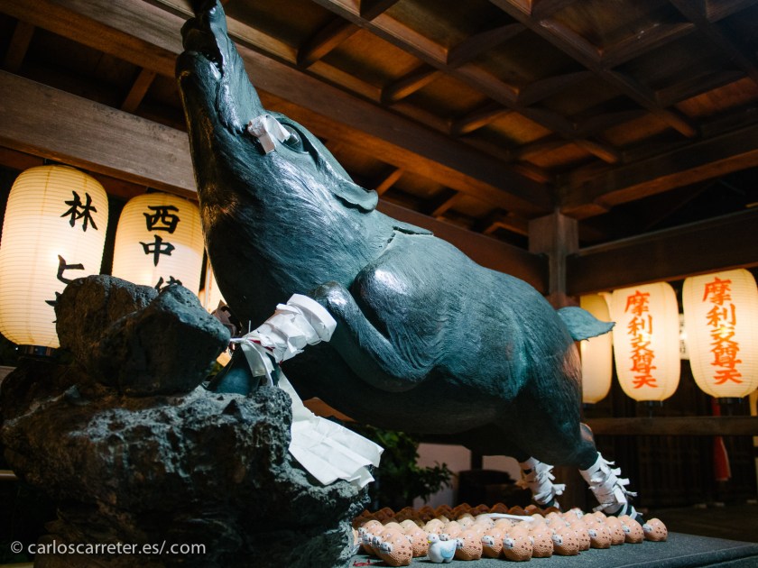 Las mitologías budistas y sintoistas en el fondo de muchos de los relatos de Akutagawa, así como los animales míticos de las mismas.