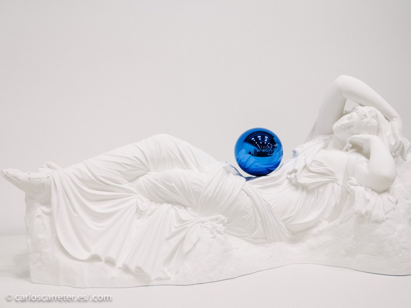 En lo clásico y lo contemporáneo, no le falta cierto minimalismo y atractivo a esta escultura.