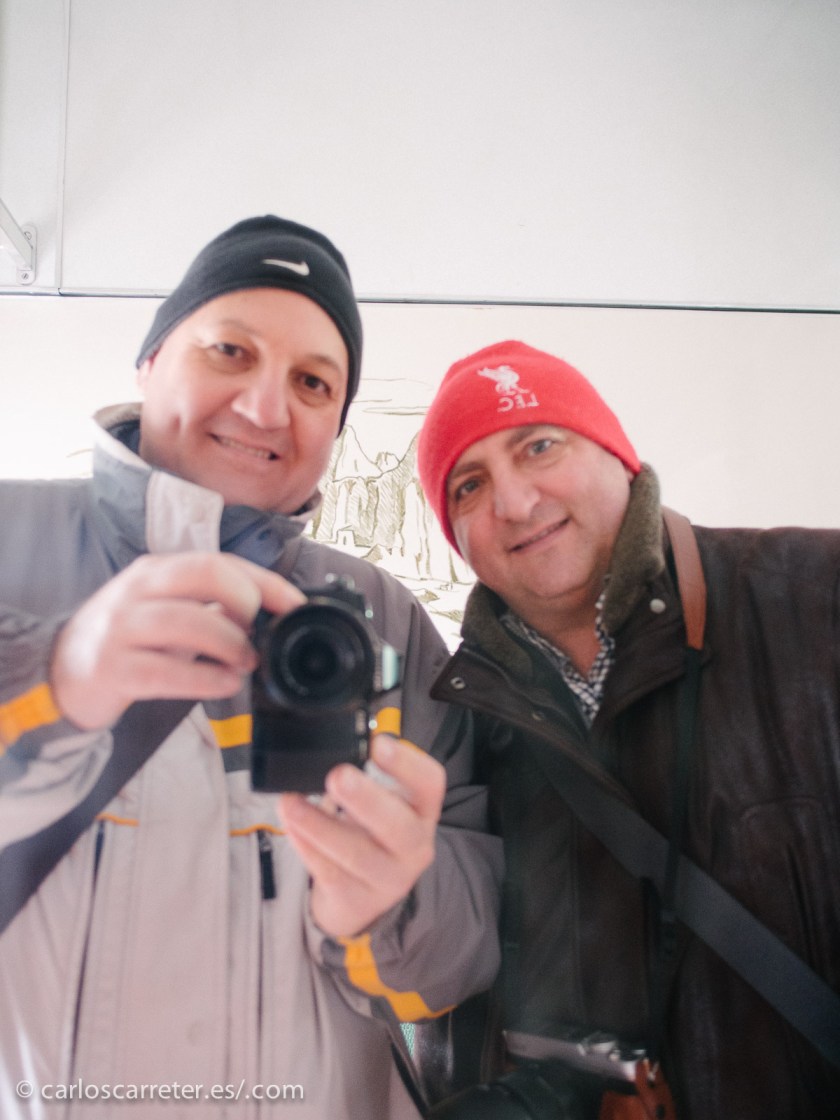 Hacía frío ayer, incluso en el interior de los coches del tren azul de la AZAFT.