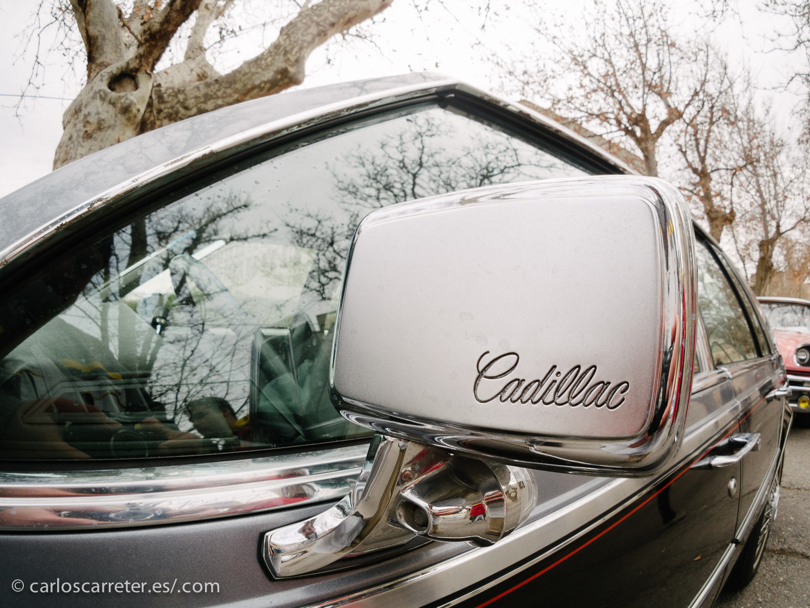 O los retrovisores grabados de los siempre vistosos Cadillac.