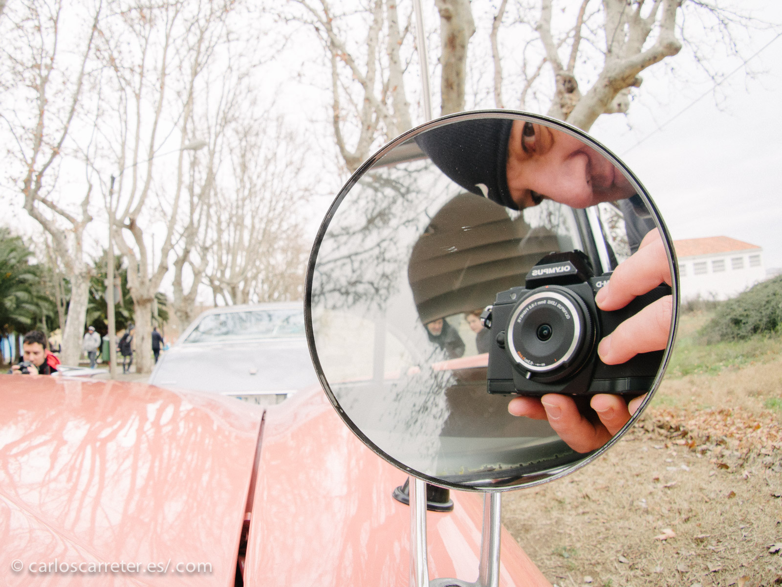 Y con los automóviles, no faltan los espejos y las superficies reflectantes para intentar los selfis más originales.