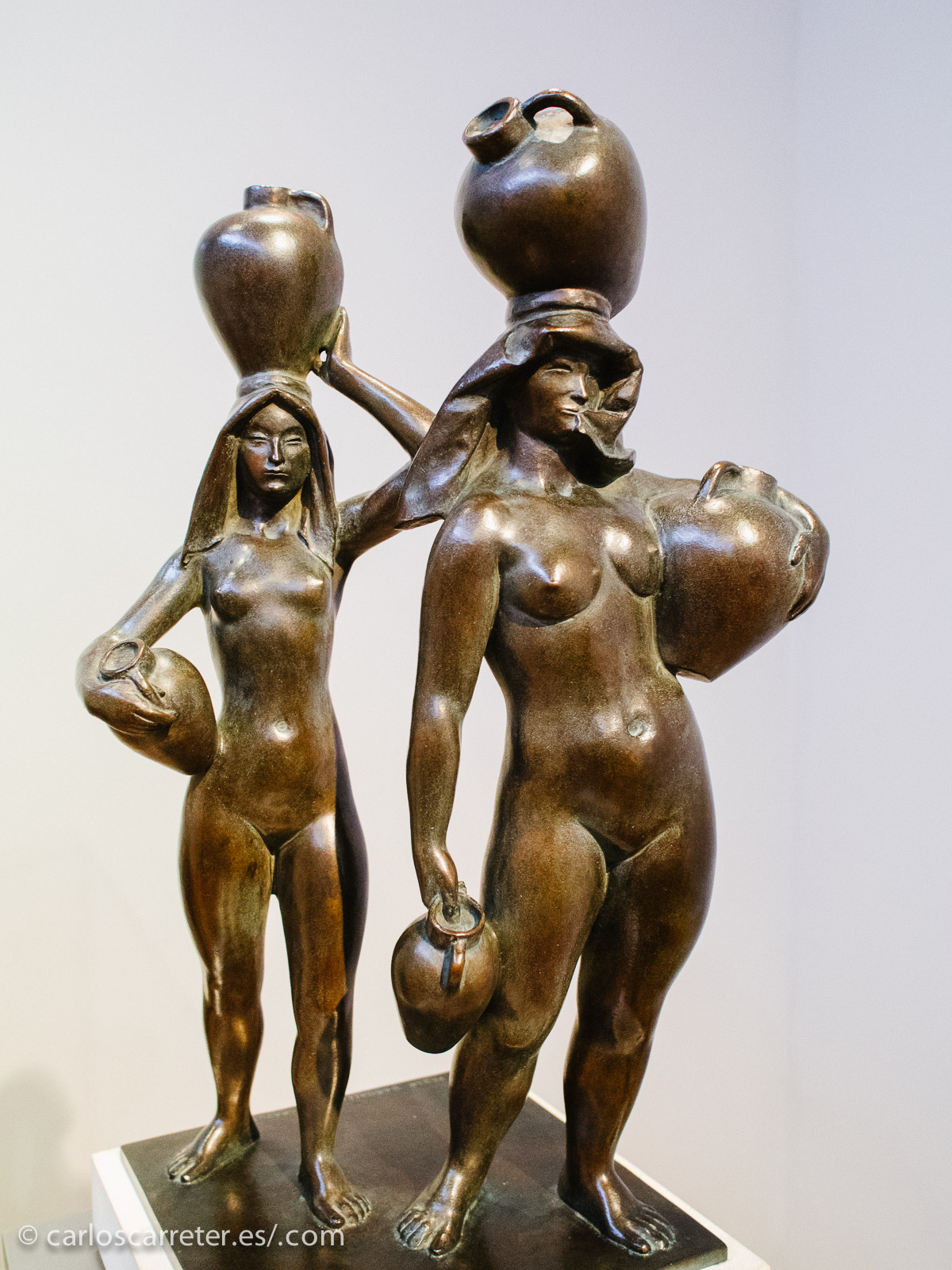 Nos servirán las esculturas del escultor aragonés para representar el mundo de las leyendas, con "profetas" o "samaritanos", gentes exóticas diversas...