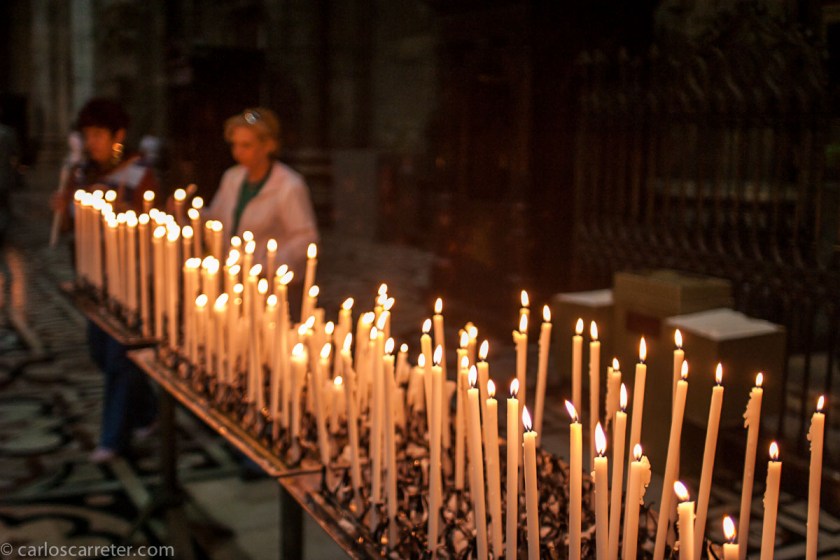 Las religiones abrahámicas más conocidas, a pesar de estar emparentadas entre sí e incluir un código de comportamiento similar, llevan siglos enfrentadas entre sí, con el surgimiento de frecuentes movimientos fundamentalistas e intolerantes. Catedral de Milán.