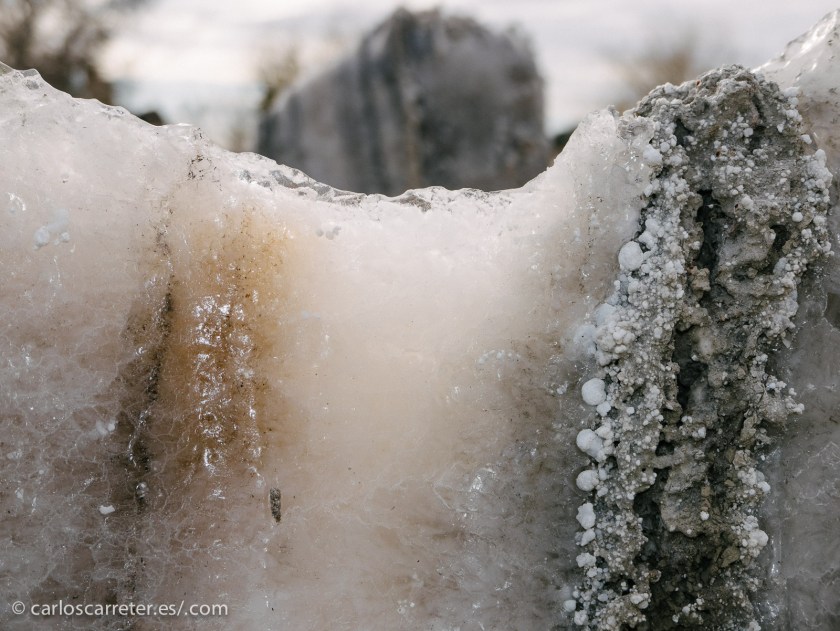 Las más llamativas, las grandes piedras de sal gema.