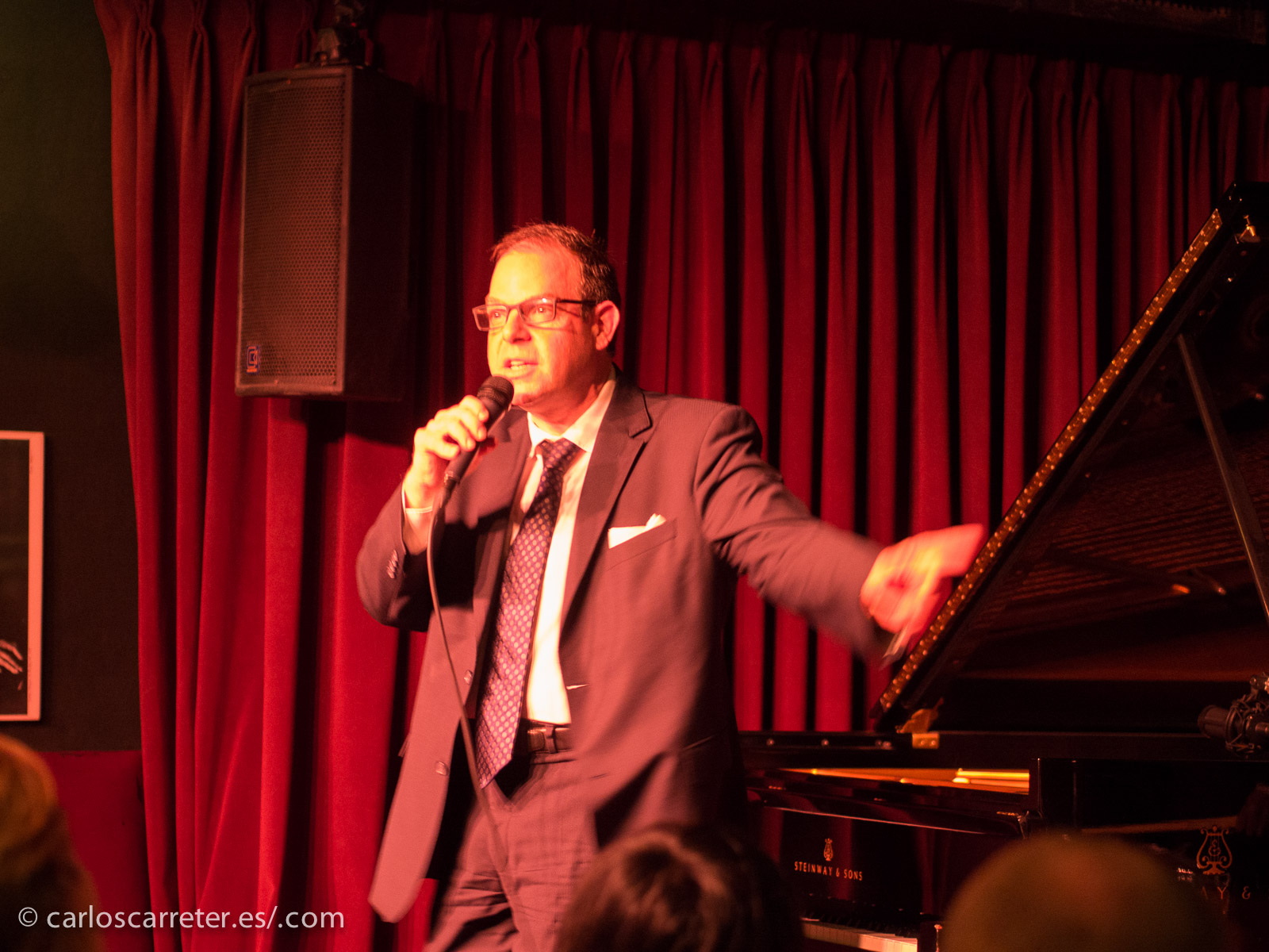 Pero sin duda uno de los momentos más memorables de mi historia con los conciertos de jazz fue el del trío de Bill Charlap en el mítico Village Vanguard de Nueva York. Cuántas grabaciones nos puso Cifu realizadas en este club de jazz de la Gran Manzana...