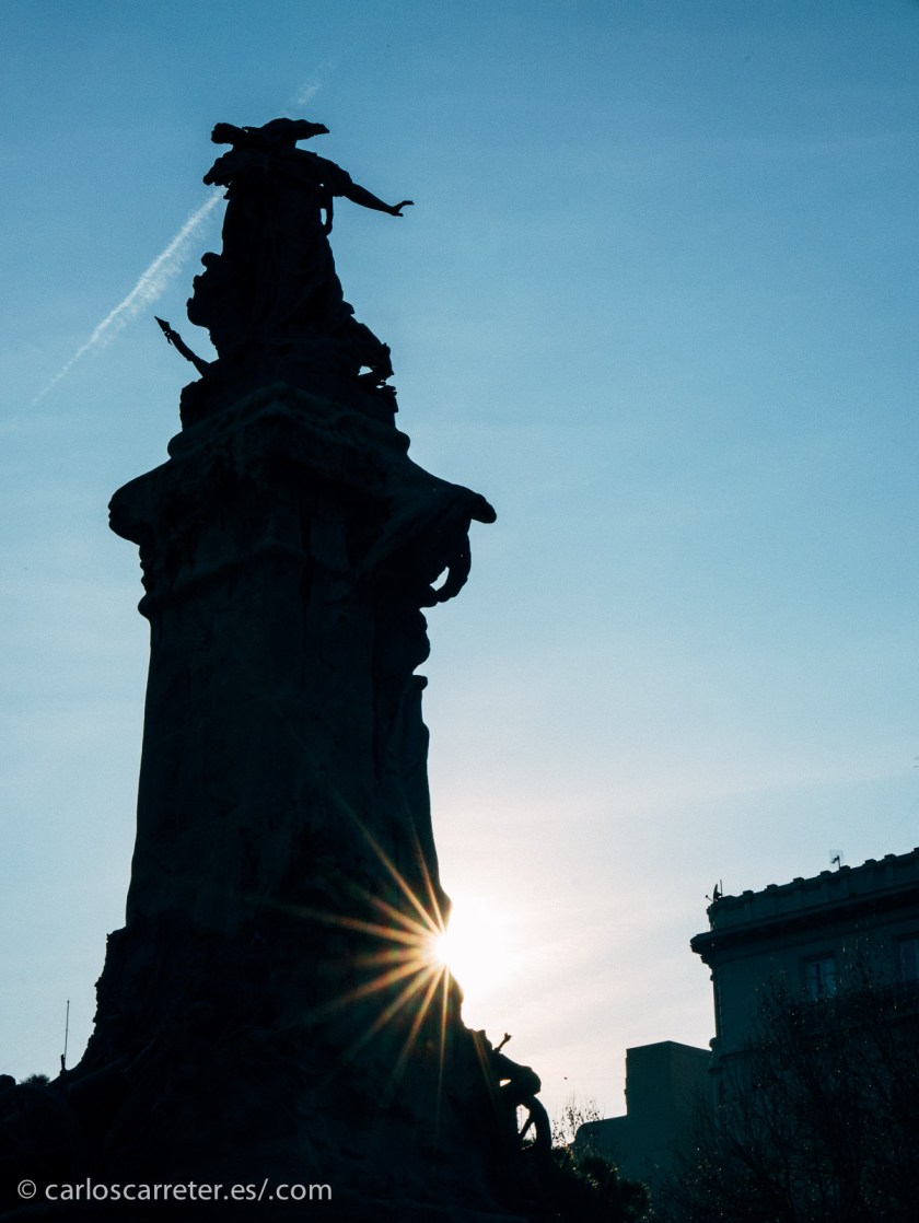 A la salida de la exposición, aun se pudo aprovechar un rato de la luz del sol de tarde primaveral antes de volver a casa. Una tarde muy bien aprovechada.