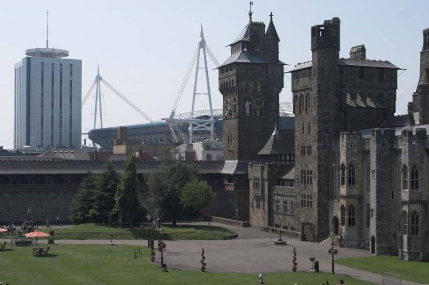 Después de la meritoria victoria de Gales, será el país que visitemos hoy, empezando por el castillo de Cardiff, con vistas al estado del Millenium de la capital galesa.