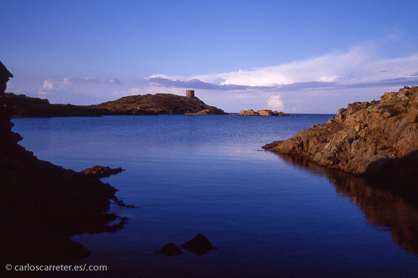 En cualquier caso, aunque haya tan bellos paisajes como este de la Cala Sa Torreta, no bastan para levantar la película.