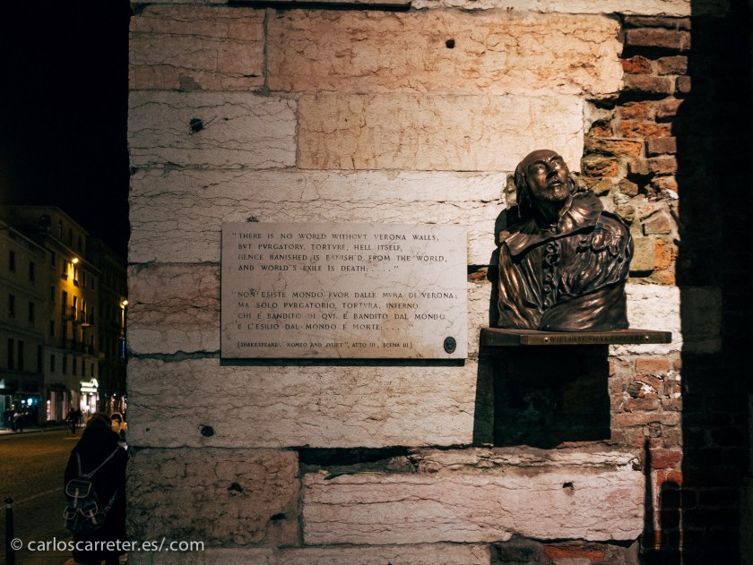 Sin embargo, tengo la sensación de que no ha envejecido bien y pudo estar sobrevalorada. Desde luego Hussey hace una Julieta convincente, sin embargo el actor que hace de Romeo,... me parece flojo. Entre el reparto, un joven Michael York interpretado a Tebaldo, el pendenciero primo de la Capuleto.