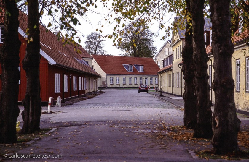 Hoy os traigo en fotos, algo de lo que se puede ver en estos días por mi Tumblr, cuya dirección viene abajo. Por ejemplo, aparecerán los acuartelamientos del castillo de Kronborg en Helsingør, la shakespeariana Elsinor, en Dinamarca.
