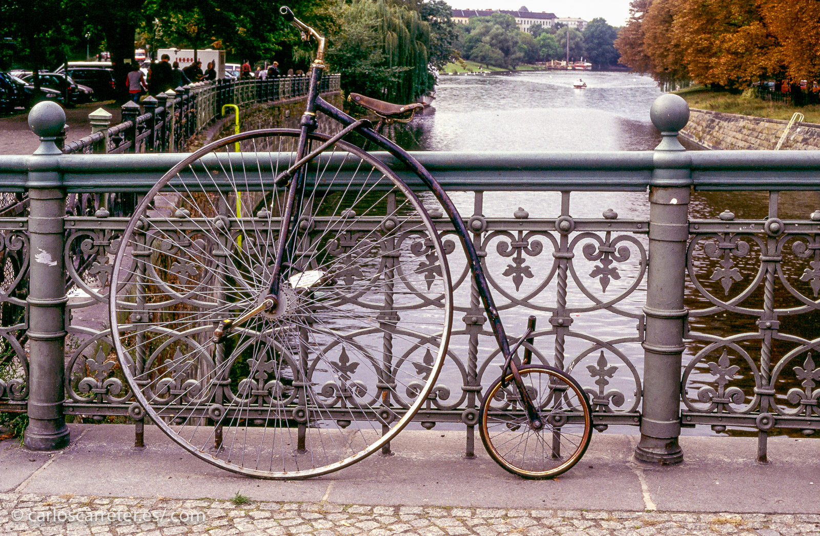 También pasearemos por el animado distrito de Kreutzberg en Berlín, Alemania.