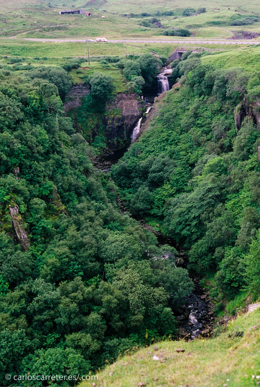 Incluso nos acercaremos a la isla de Skye, que da nombre al tema musical original de la serie.
