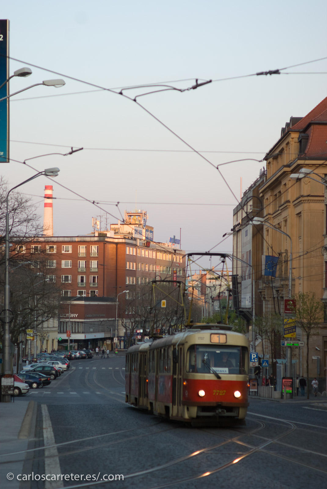 Hoy traigo algunas de las fotografías que se podrán ver próximamente en mi Tumblr, De viaje con Carlos; como este tranvía en las calles de Bratislava, Eslovaquia.