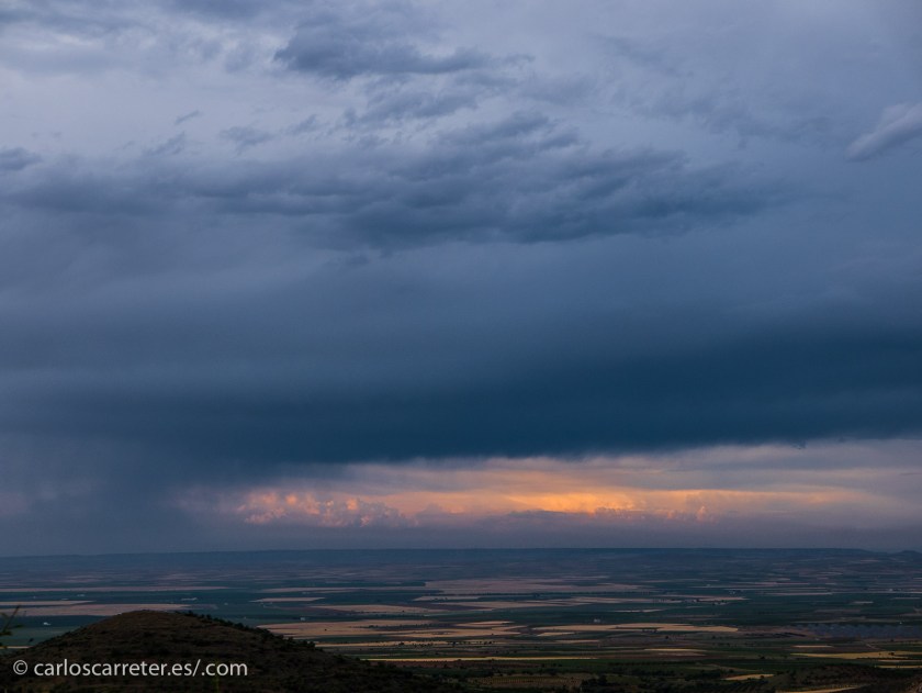Personalmente, el único planeta que he tenido ocasión de explorar es la Tierra; ni Plutón, ni el inhóspito lugar donde transcurre la acción de la novela.