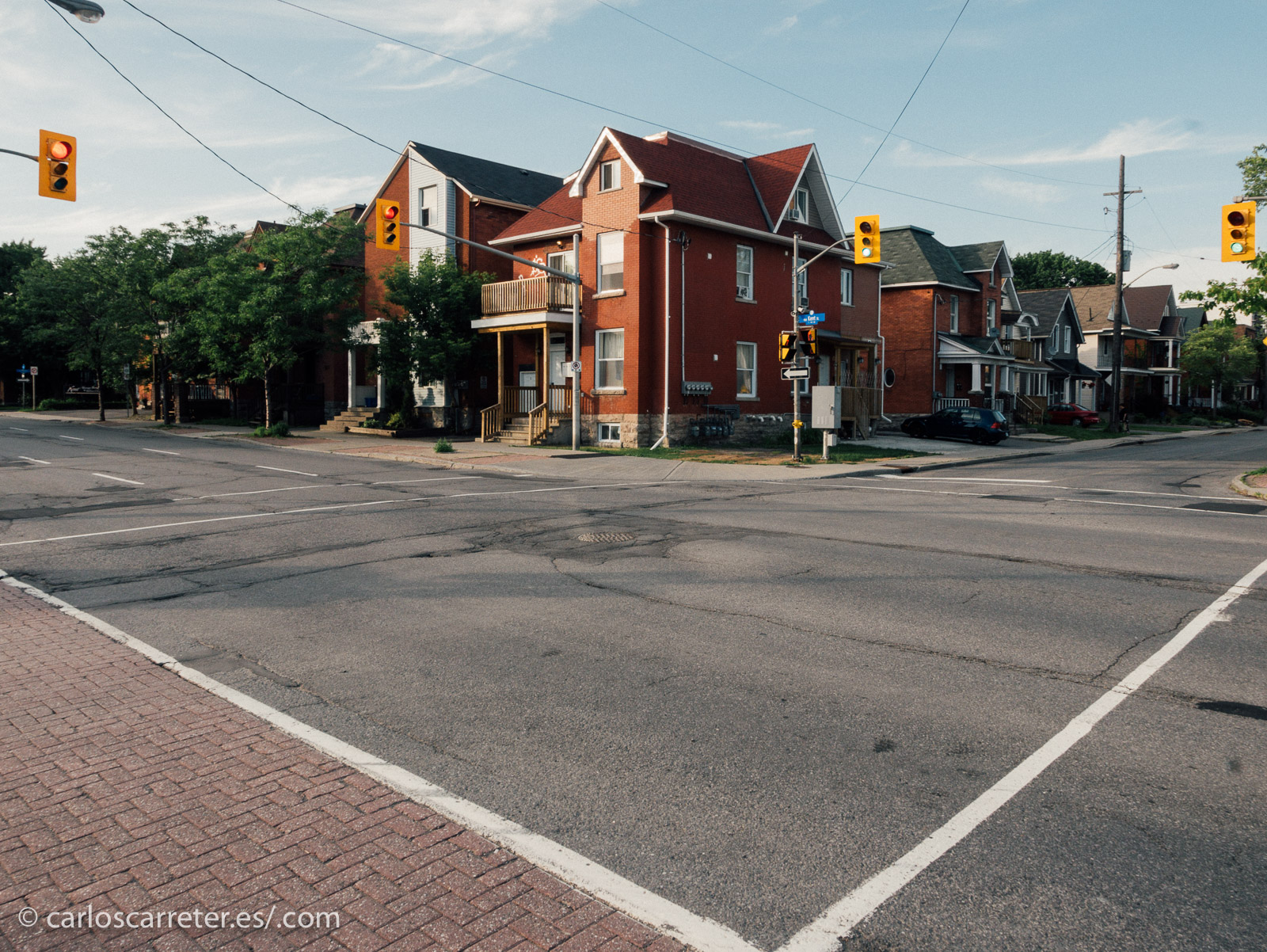 A pesar del texto y el espíritu de la constitución de los Estados Unidos, el respeto por la persona y sus derechos ha sido tradicionalmente inferior en este país que en su vecino del norte mucho más orgulloso de su pasado colonial.